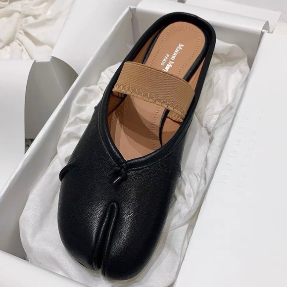 Maison Martin Margiela Black and Brown Tabi Clogs - Picture 2 of 5